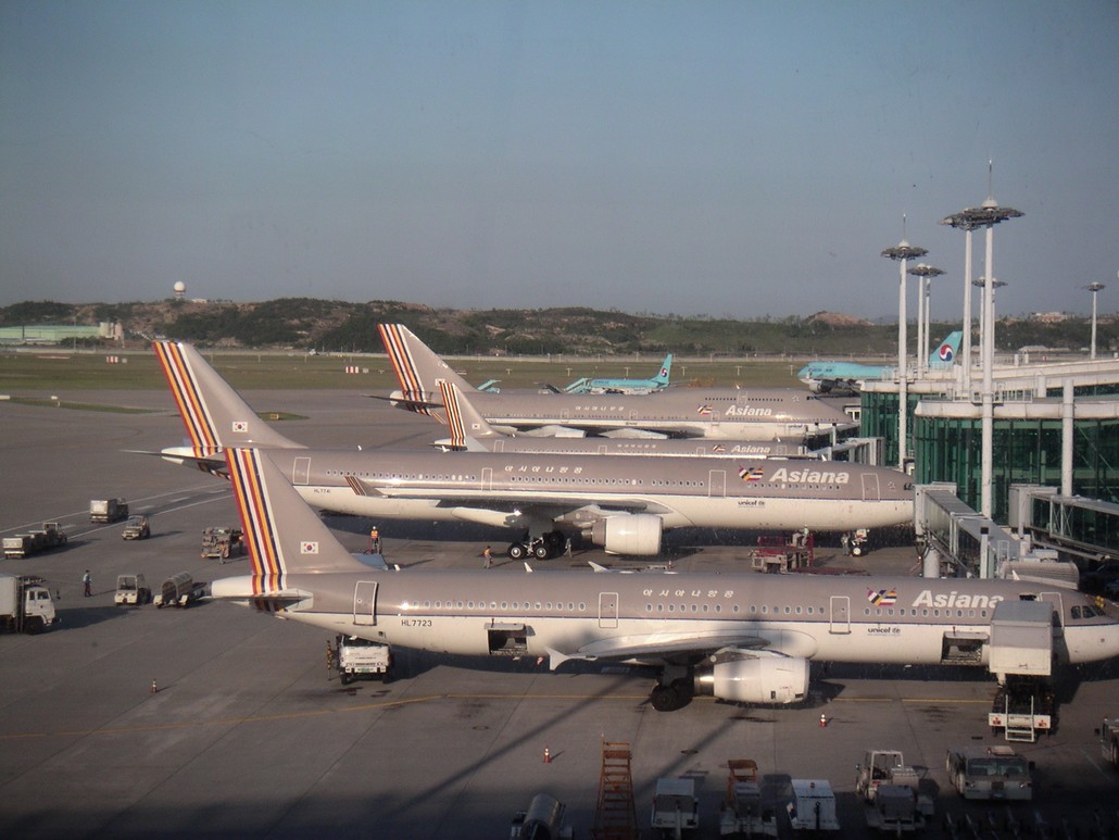 Asiana Airlines und KoreanAir Flugzeuge in Seoul Incheon