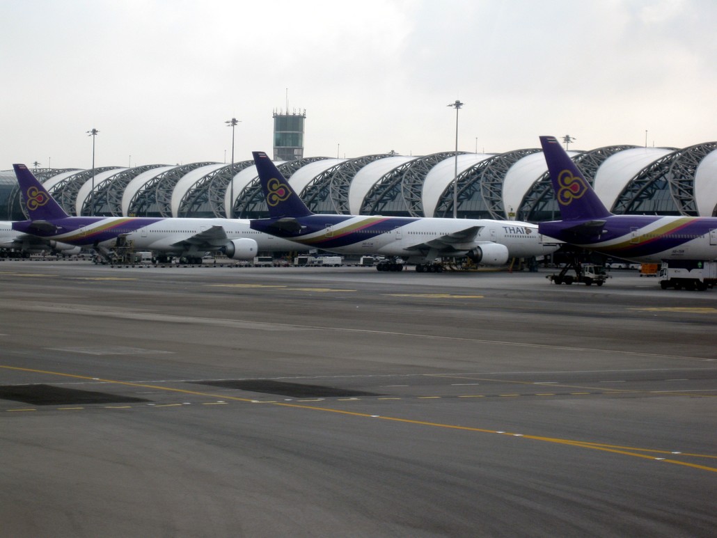 Flugzeuge von Thai Airways in Bangkok Suvarnabhumi