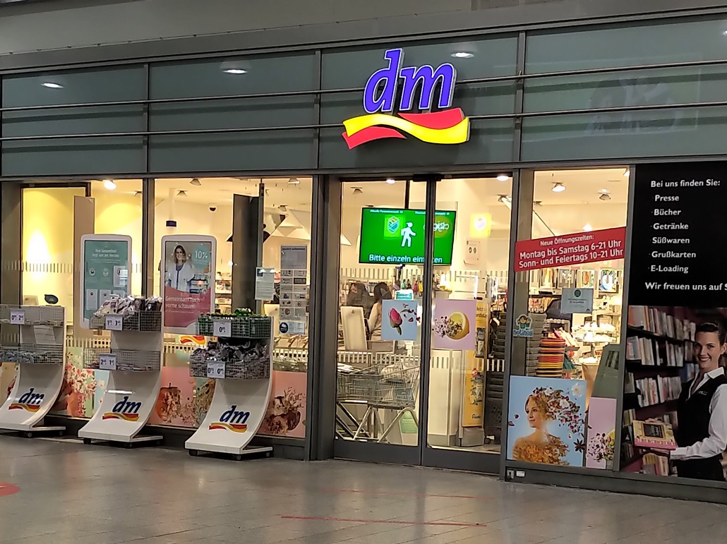 Filiale von dm Drogerie Markt im Hauptbahnhof Duisburg