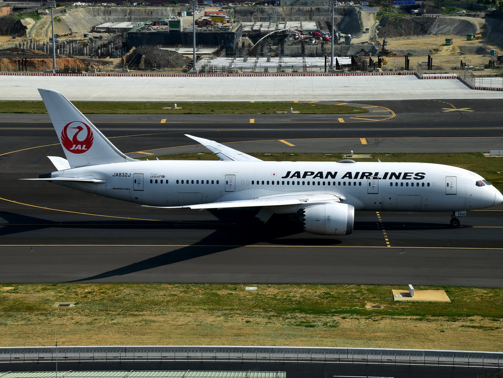 Japan Airlines Boeing 787-8 am Taipei Taoyuan Airport