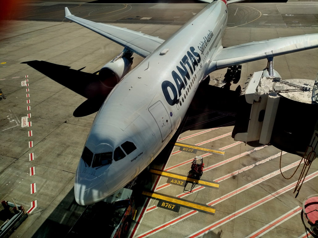 Qantas Airbus A330 am Sydney International Airport