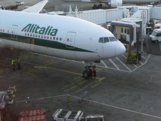 Alitalia Boeing 777 am Flughafen New York JFK