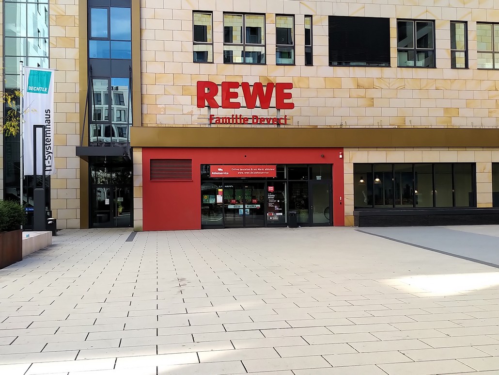 Rewe Geschäft in den Gateway Gardens am Flughafen Frankfurt