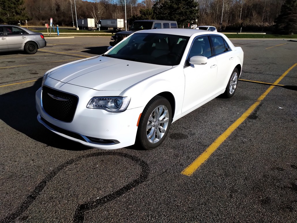 Chrysler 300M 4wd von Hertz Canada