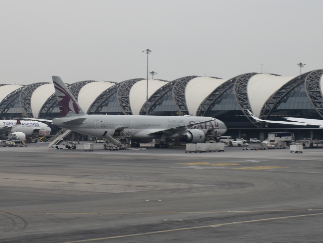 Qatar Airways Boeing 777-300ER in Bangkok Suvarnbhumi Airport