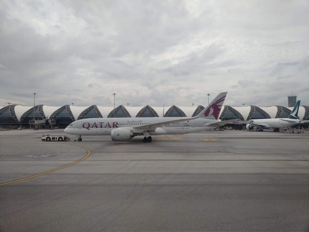 Qatar Airways Boeing 787-8 in Bangkok Suvarnbhumi Airport