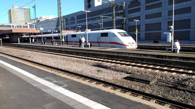 ICE am Düsseldorfer Hauptbahnhof