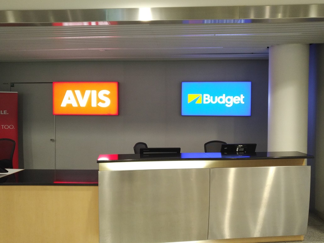 Avis und Budget Schalter am Flughafen Düsseldorf
