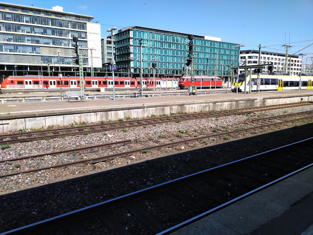 Nahverkehrszüge am Hauptbahnhof Stuttgart