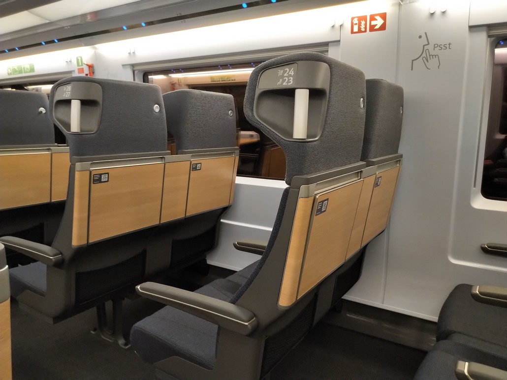 ICE Neo Wagen der zweiten Klasse im neuen Design