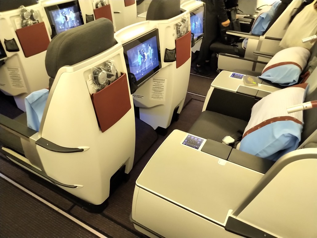 OS Business-Class (Boeing 777-300)