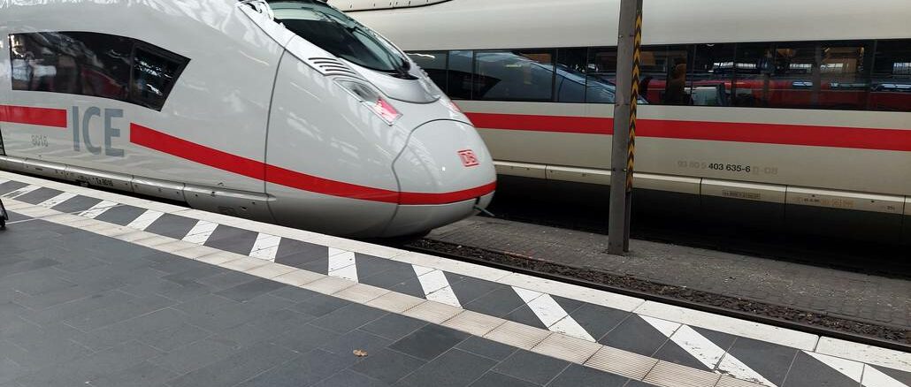 ICE im Hauptbahnhof Frankfurt