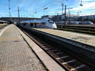 Züge verschiedener ICE Generation am Bahnhof München